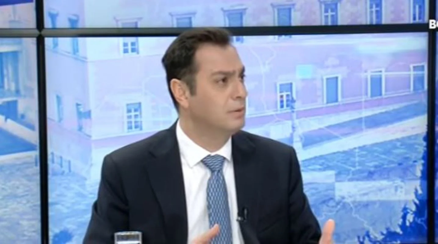Βουλευτής ΝΔ: Αν δεν έχεις 10 ευρώ για βενζίνη, παίρνεις τα Μέσα Μαζικής Μεταφοράς - Η διευκρινιστική δήλωσή του- ΒΙΝΤΕΟ