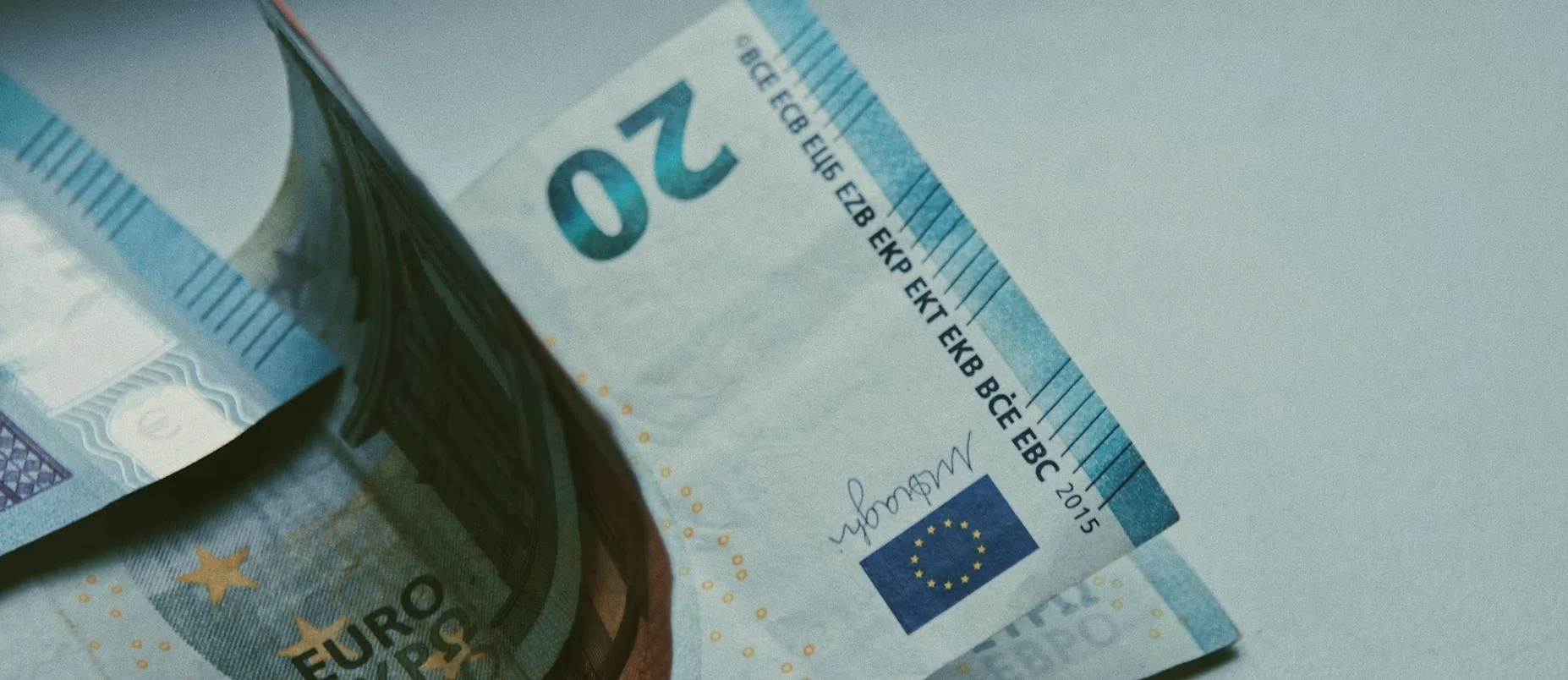 Έρευνα: Πώς εξοφλούν τους λογαριασμούς τους οι Ευρωπαίοι - Τι δείχνουν τα στοιχεία - enikonomia.gr