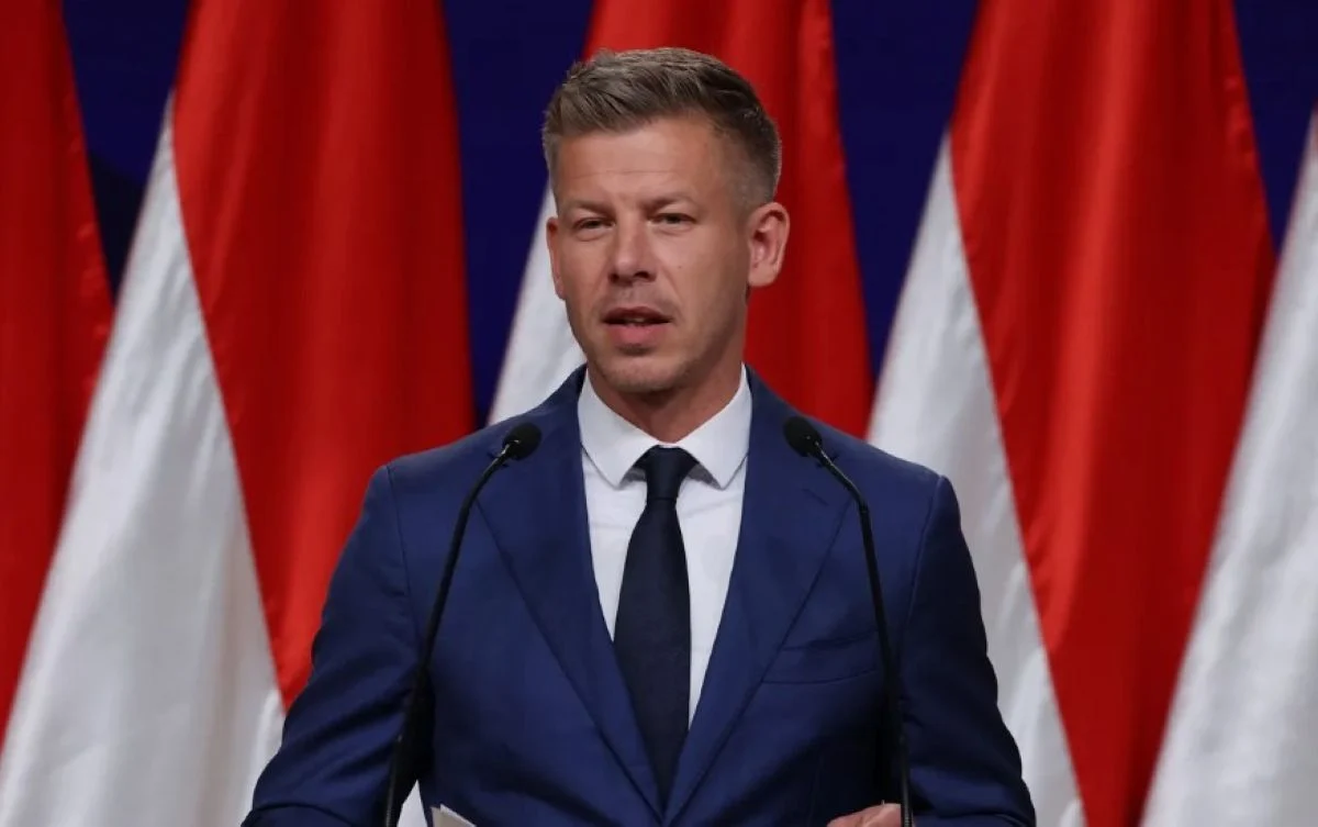 Ουγγαρία: Ο Πέτερ Μαγιάρ αλλάζει τη νομοθεσία για τις υιοθεσίες παιδιών από ομόφυλα ζευγάρια