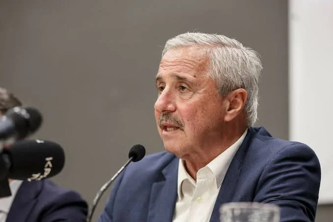 Μανιάτης: Να μειωθεί ο Ειδικός Φόρος Κατανάλωσης στα καύσιμα – «Τεράστιο πρόβλημα η έλλειψη αποθήκευσης ενέργειας» - enikonomia.gr