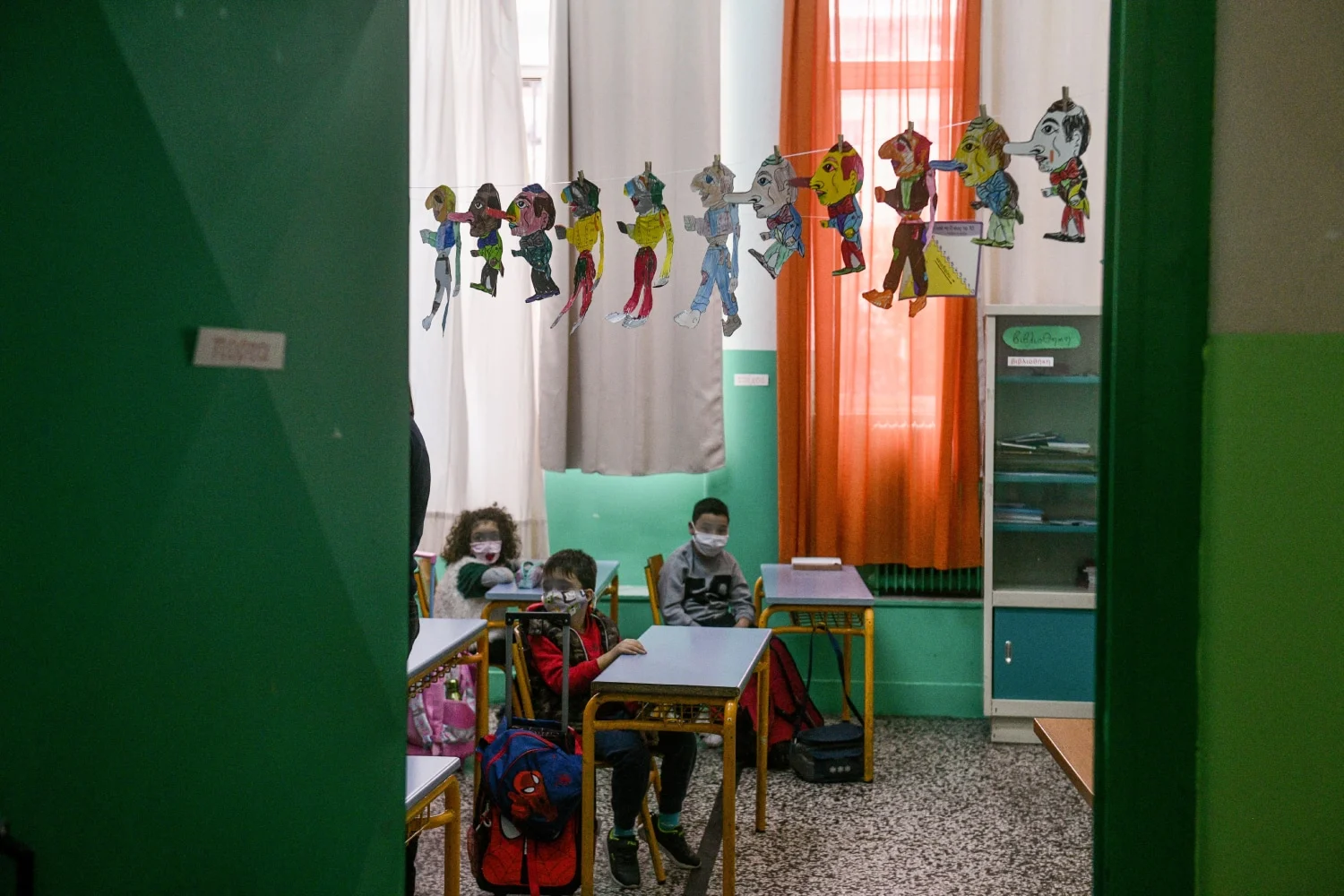Άνω Λιόσια: Συνελήφθη μητέρα για την επίθεση στη διευθύντρια νηπιαγωγείου – Αναζητείται ο πατέρας - Lawandorder.gr