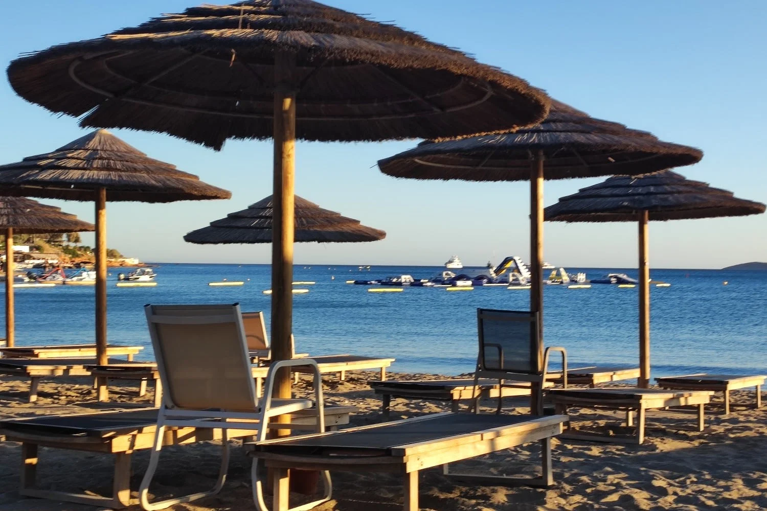 Βουλιαγμένη: Στον ανακριτή οι δύο κατηγορούμενοι για τον θάνατο του 82χρονου μετά από τσακωμό για μία ξαπλώστρα - Τι θα υποστηρίξει ο 76χρονος - Lawandorder.gr