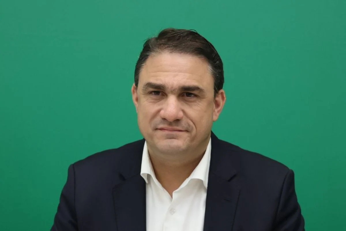 Τσουκαλάς: Η αύξηση των εσόδων του ΦΠΑ από την ακρίβεια στα καύσιμα να επιστρέφει ως ελάφρυνση στον ΕΦΚ