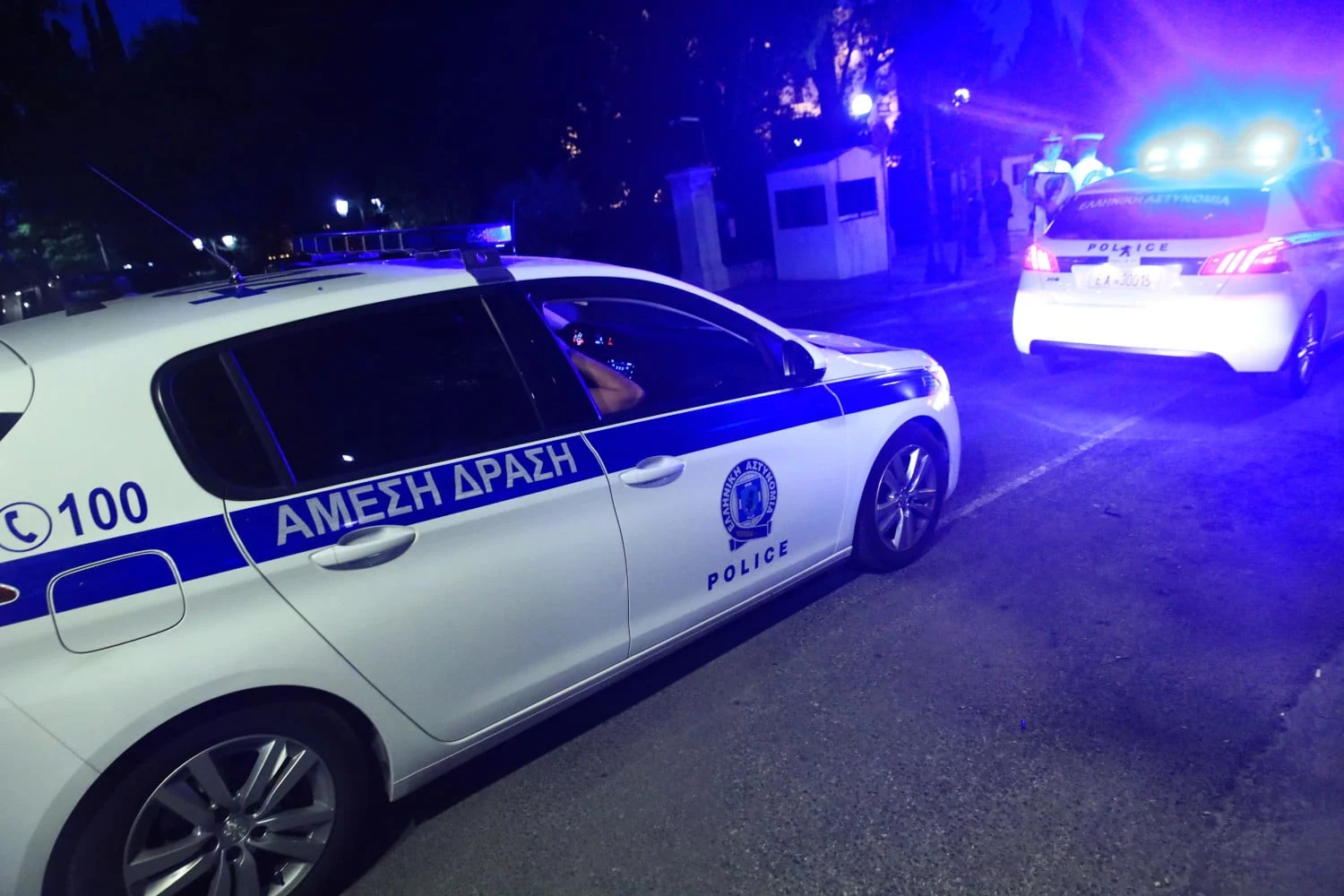 Αίγιο: Αστυνομικοί απέτρεψαν αυτοκτονία άνδρα έξω από Τμήμα - Lawandorder.gr