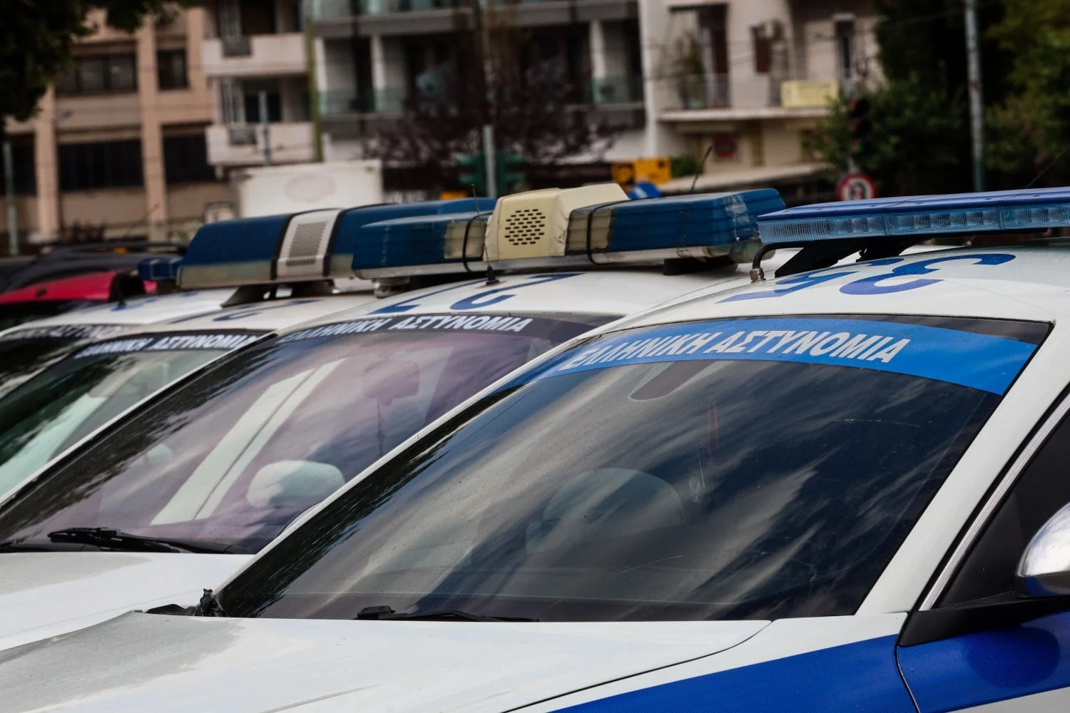 Ασπρόπυργος: Έφοδος της ΕΛ.ΑΣ. σε οικισμό — 12 συλλήψεις και αποξήλωση 1.120 μέτρων καλωδίων - Lawandorder.gr