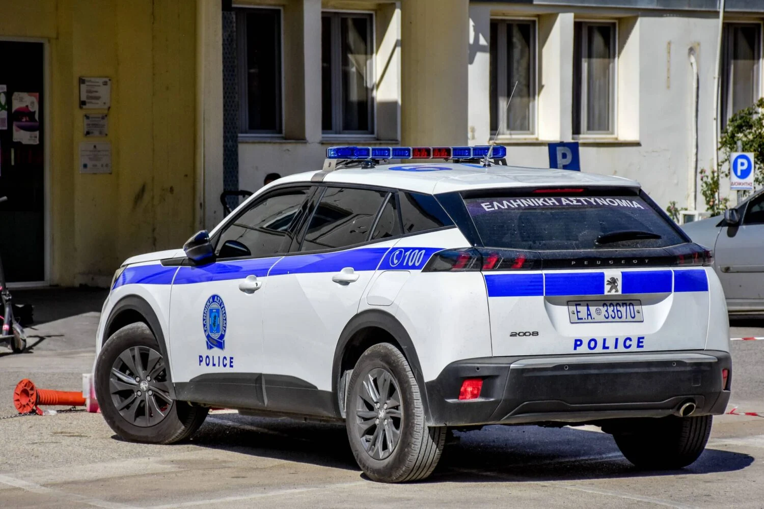 Αττική: «Υπάρχει διαρροή ραδιενέργειας» – Το κόλπο που χρησιμοποιούσαν δύο 19χρονοι για να αρπάζουν κοσμήματα - Lawandorder.gr