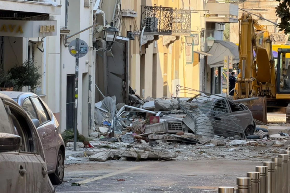 Θρίλερ στην Πλάκα: Ανασύρθηκε νεκρή γυναίκα από τα χαλάσματα – Έρευνες για 5 αγνοούμενους