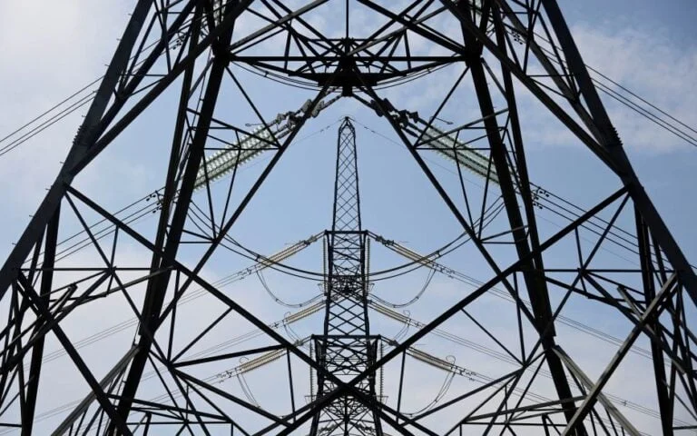 Δέσμευση για Μείωση Κόστους Ρεύματος κατά 30% έως το 2029: Οδικός Χάρτης Αξιοποίησης ΑΠΕ και Αποθήκευσης Ενέργειας