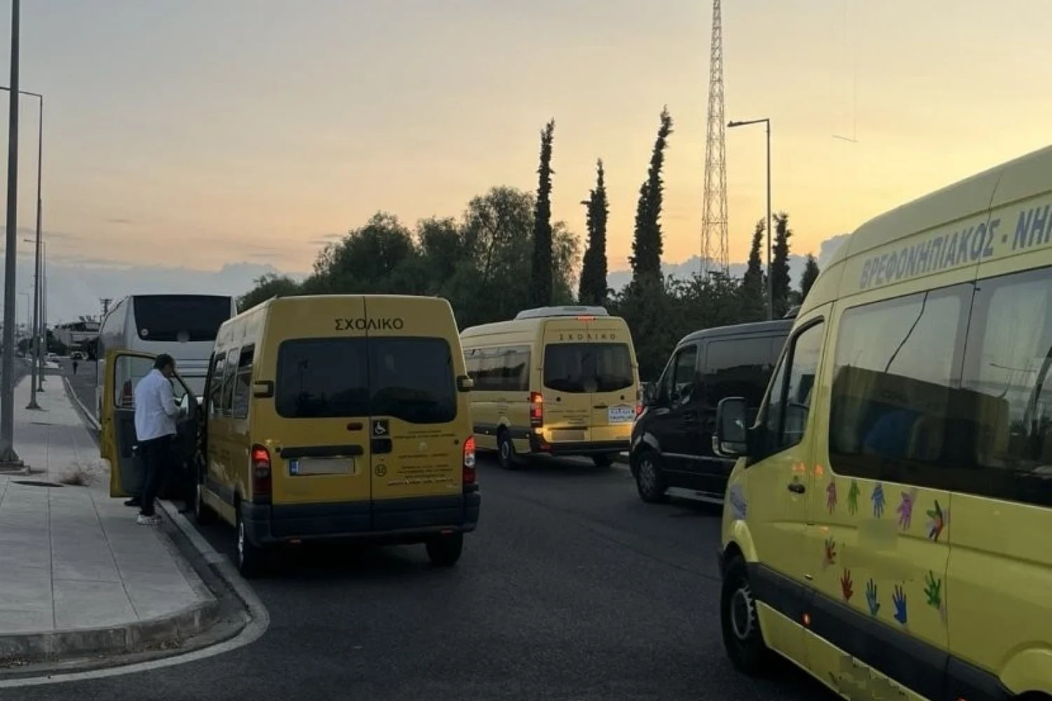 «Μπαράζ» ελέγχων της Τροχαίας σε σχολικά λεωφορεία στην Αττική - Βεβαιώθηκαν 317 παραβάσεις - Lawandorder.gr