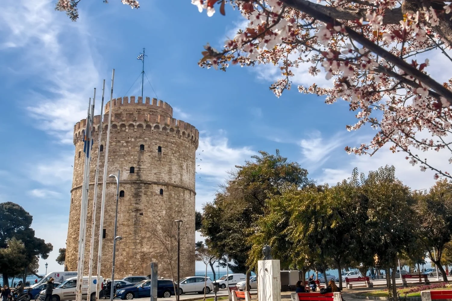 Θεσσαλονίκη: Συνελήφθη 78χρονος που αυνανίστηκε μπροστά σε 22χρονες - Lawandorder.gr