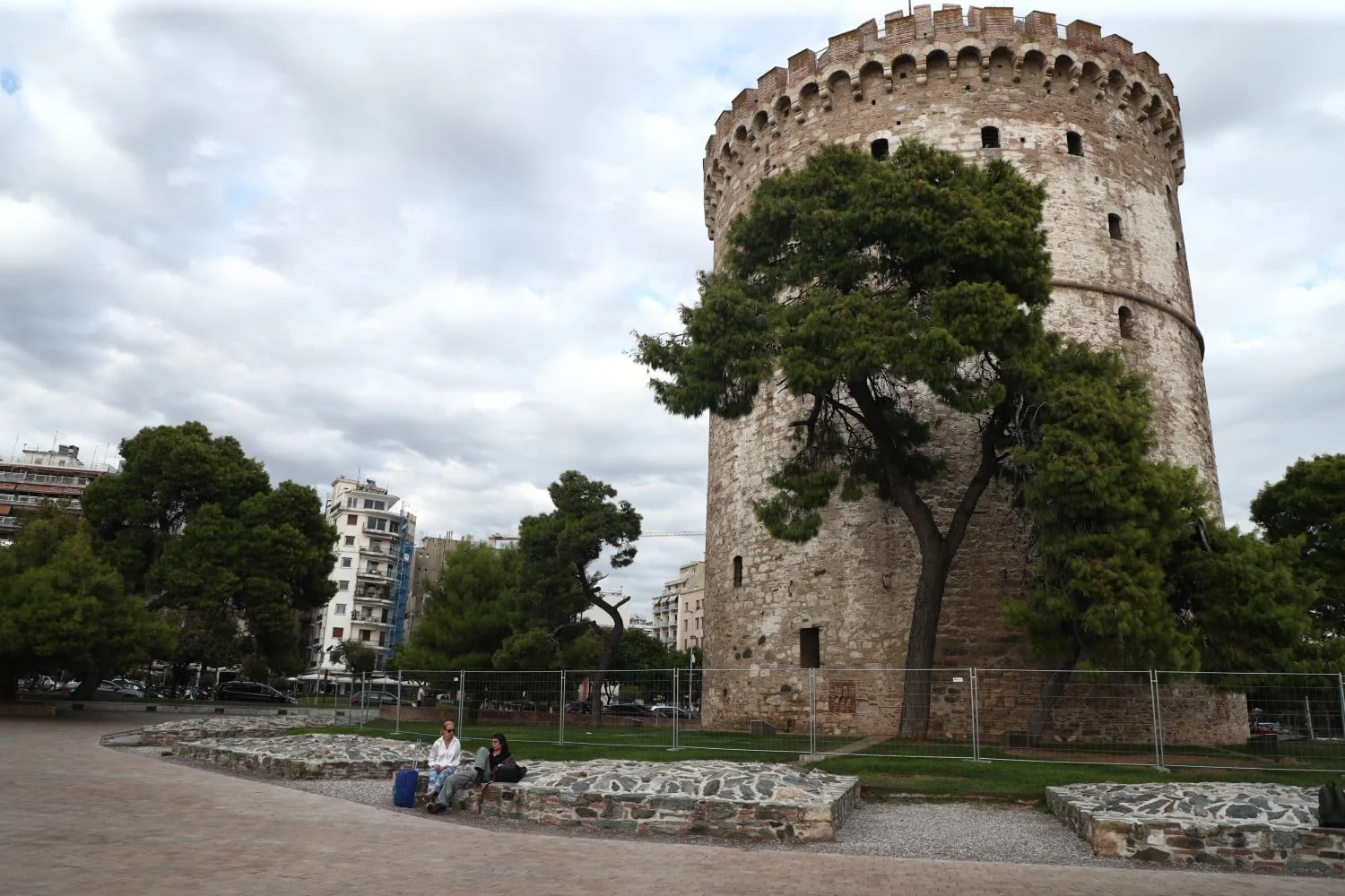 Θεσσαλονίκη: Αφέθηκε ελεύθερος ο 14χρονος που επιτέθηκε με μαχαίρι σε συμμαθητή του - Υποστήριξε ότι δέχεται bullying - Lawandorder.gr
