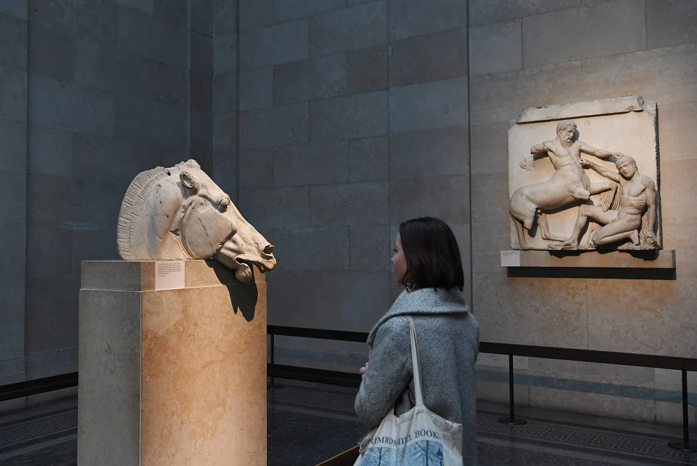 Γλυπτά του Παρθενώνα: Ο Τζορτζ Όσμπορν ζητά συμβιβασμό με την Ελλάδα – Eπιμένει στην έκθεσή τους και στο Λονδίνο