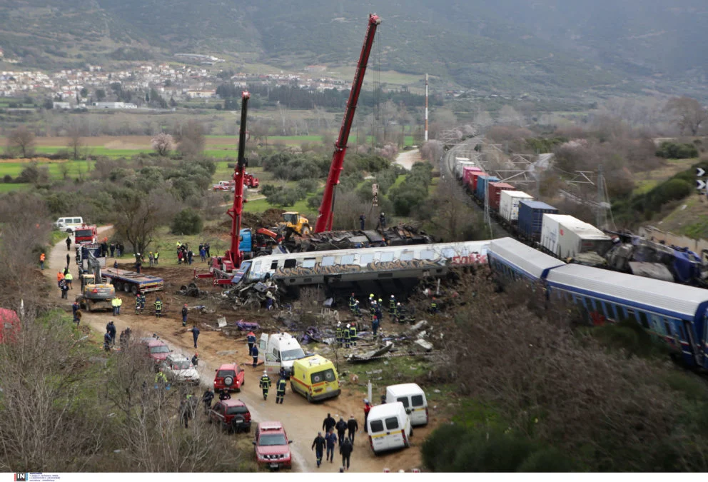 Τέμπη: Έντονη αντίδραση Πλακιά για τις φωτογραφίες που έδειξε ο Κυριάκος Βελόπουλος στη Βουλή - «Αυτά τα οστά είναι από σκύλο και ένα βοοειδή»