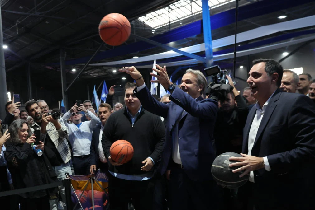Μητσοτάκης στα 52α γενέθλια της ΝΔ: Έπαιξε μπάσκετ και έστειλε μήνυμα για «πρόοδο και ελπίδα» - ΦΩΤΟ