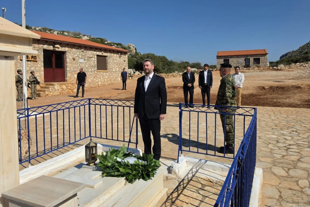 Νίκος Ανδρουλάκης: Κατέθεσε στεφάνι στο μνημείο της «Κυράς της Ρω»