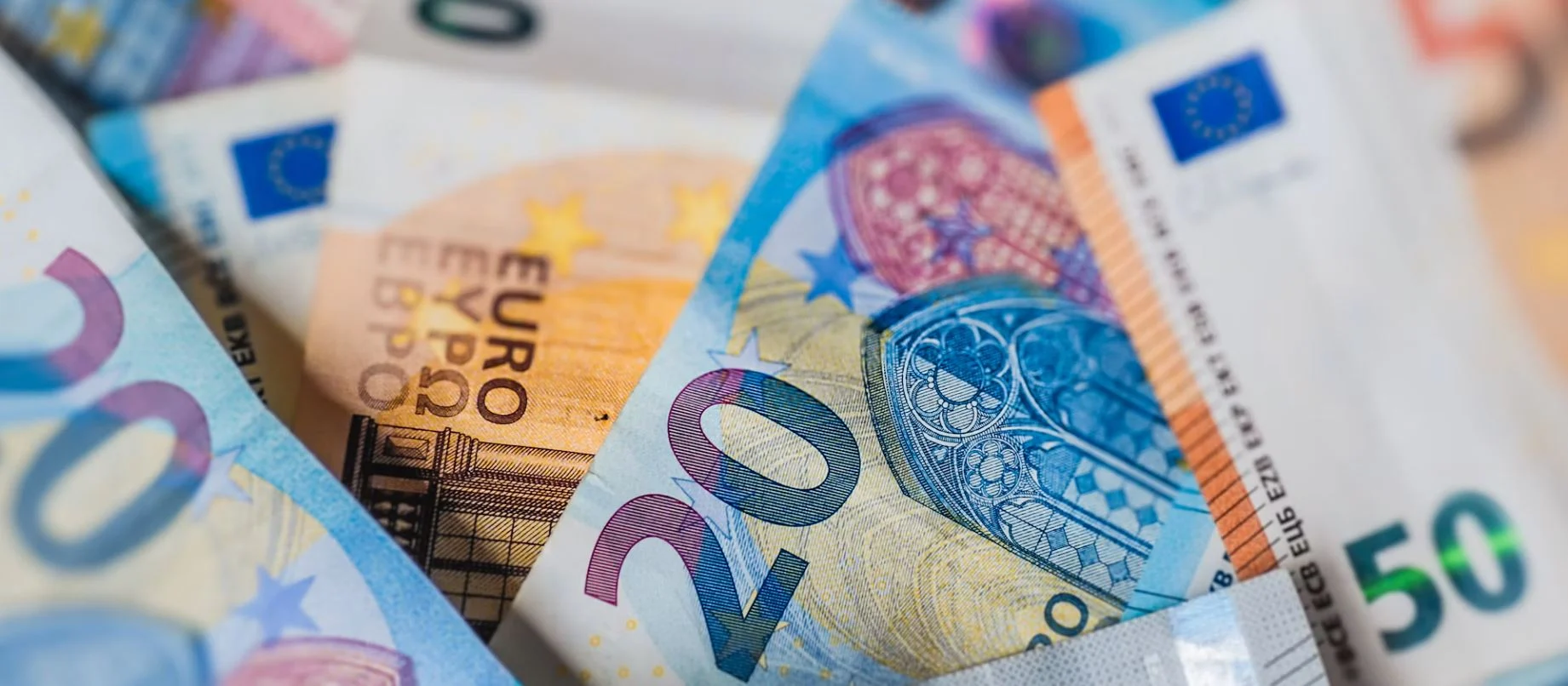 ΕΛΣΤΑΤ: Στο 2% του ΑΕΠ το πλεόνασμα της Γενικής Κυβέρνησης το 2025 - Τι δείχνουν τα στοιχεία για το δημόσιο χρέος