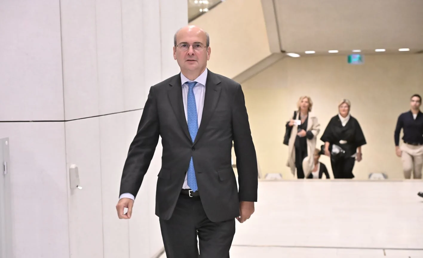 Χατζηδάκης: Η πρόθεση είναι να συνεχιστεί η επιδότηση στη βενζίνη και στο ντίζελ κίνησης-Τι είπε για τη φορολόγηση των υπερκερδών των διυλιστηρίων - enikonomia.gr