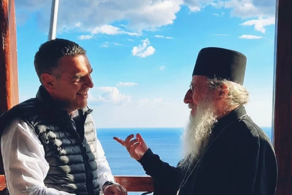 Καυστικά σχόλια από Γεωργιάδη, Κωνσταντοπούλου και Πολάκη για την επίσκεψη Τσίπρα στο Άγιον Όρος