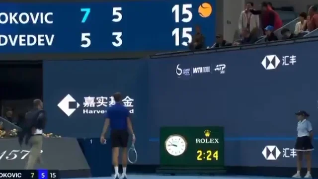 China Open: Αποβλήθηκε ο Μεντβέντεφ γιατί χτύπησε θεατή με μπαλάκι - Στον τελικό ο Τζόκοβιτς (Βίντεο)
