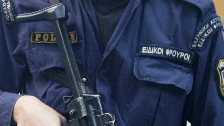 Δύο επιθέσεις σε διμοιρίες των ΜΑΤ στα Εξάρχεια