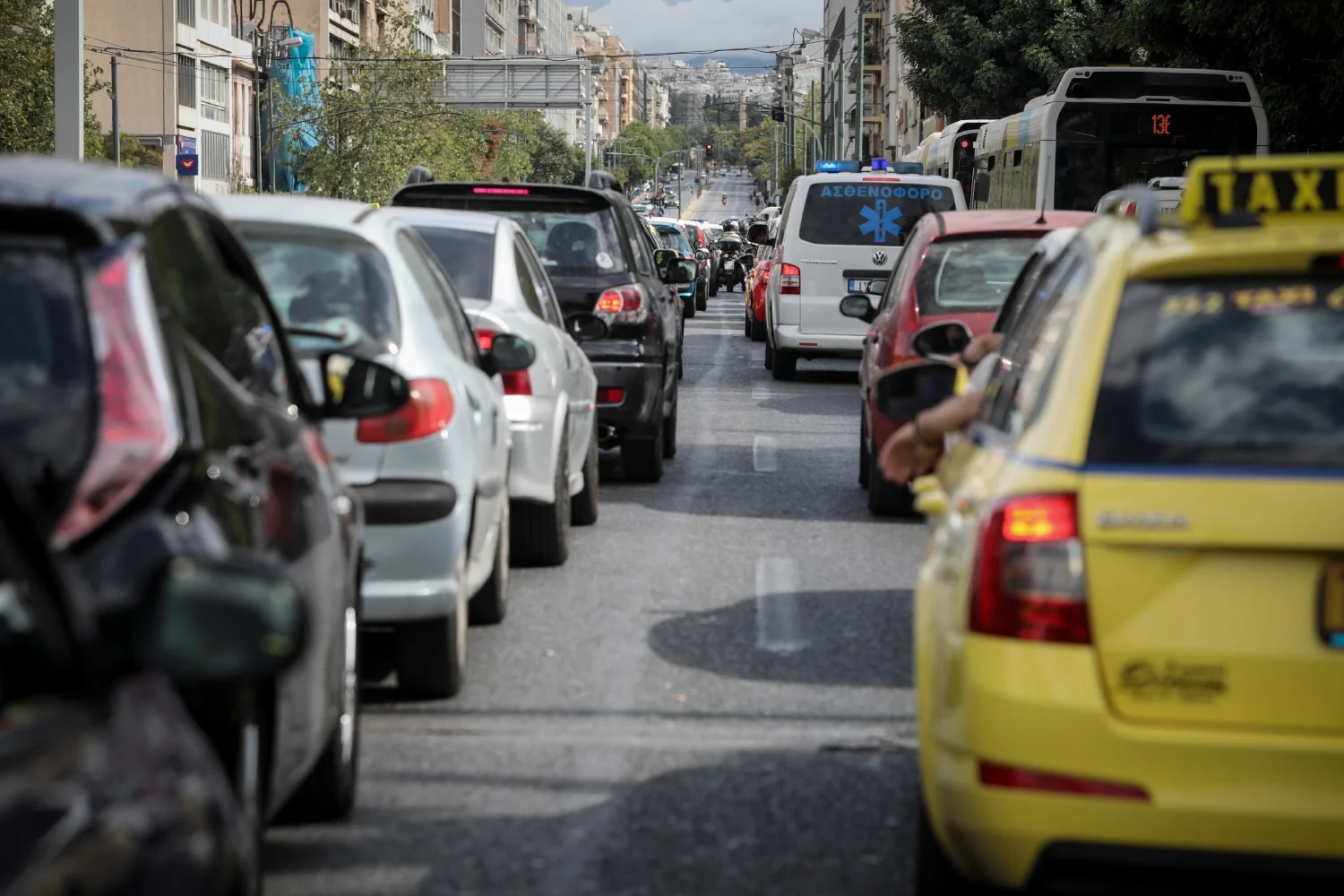 Κυκλοφοριακές ρυθμίσεις στους Αγίους Αναργύρους: Ποιο τμήμα της λεωφόρου Δημοκρατίας κλείνει έως τις 2 Νοεμβρίου