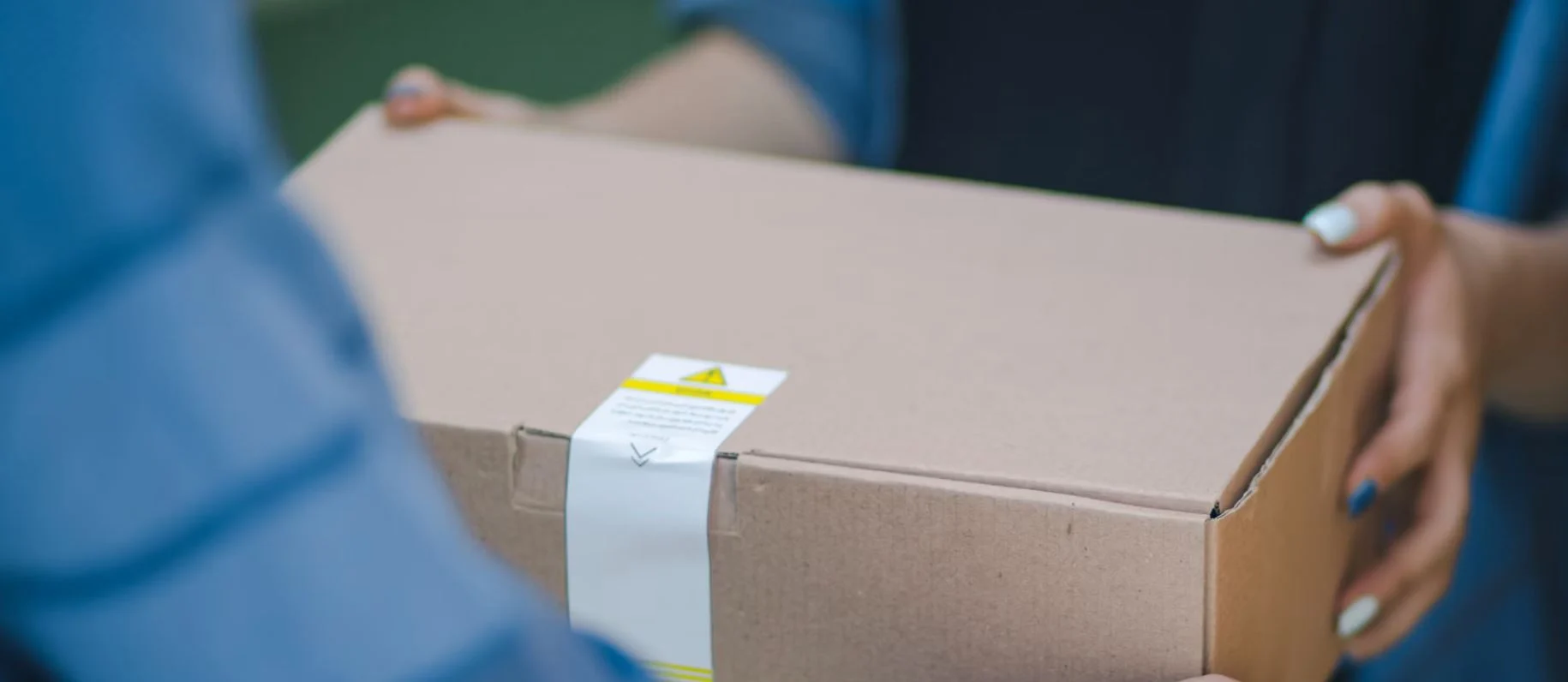 Courier: Ανατροπή με τη διάταξη για την υποχρεωτική ηλεκτρονική πληρωμή
