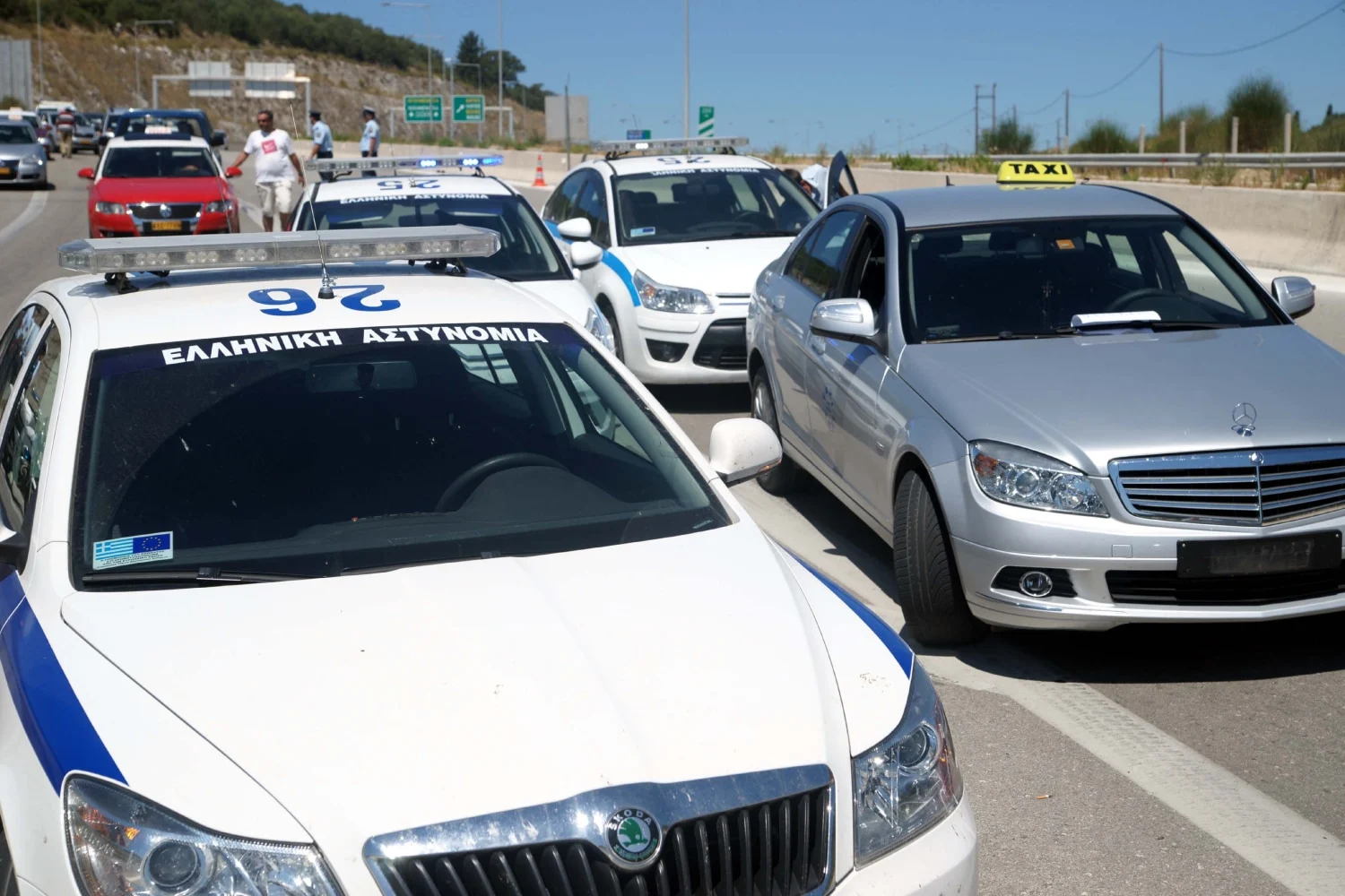 Εγνατία Οδός: Καταδίωξη διακινητή μεταναστών – Έπεσε με το ΙΧ σε δύο περιπολικά για να ξεφύγει - Lawandorder.gr