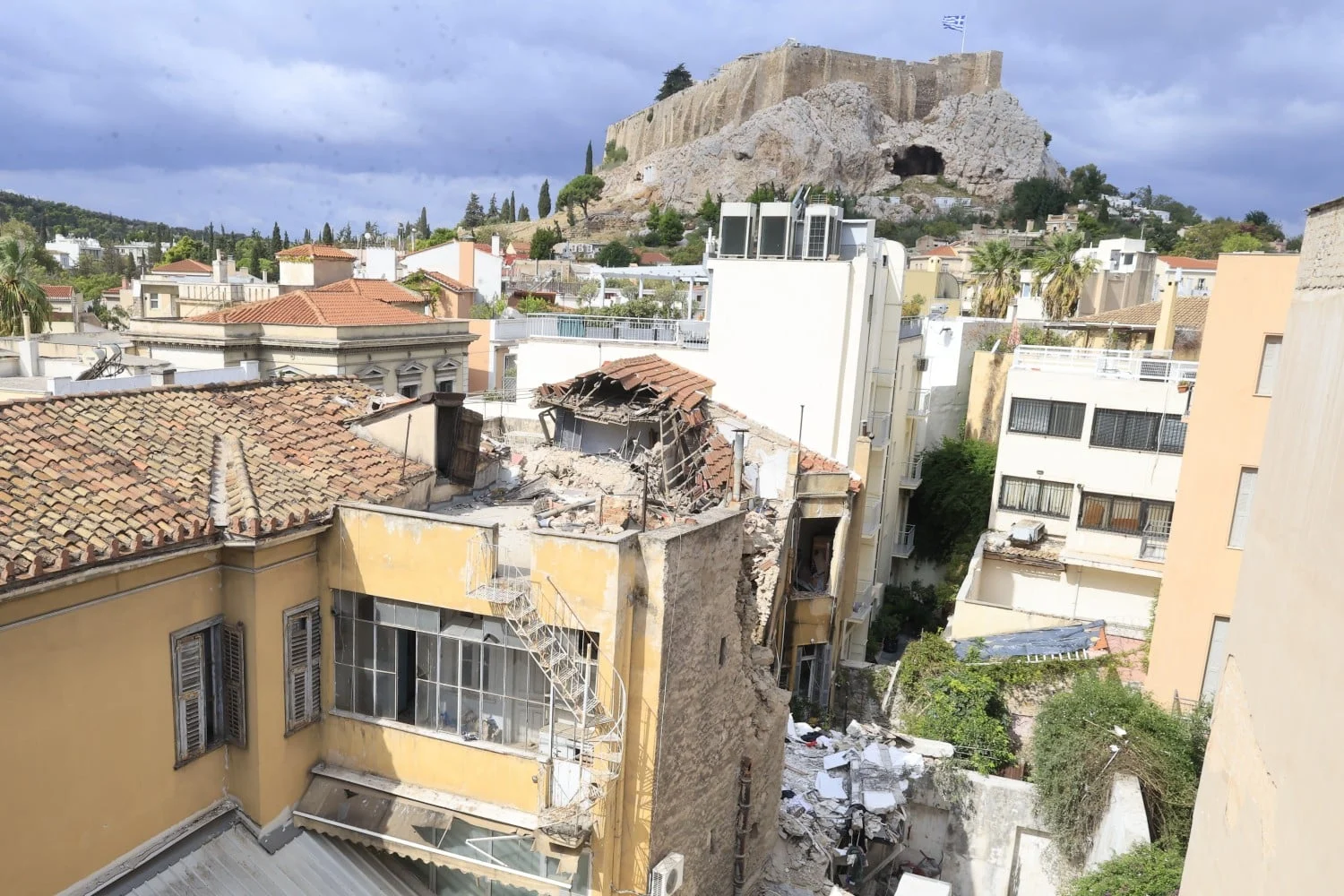 Σοκ: Εξιχνιάστηκε η πολύνεκρη έκρηξη στην Πλάκα – Απόπειρα κλοπής χαλκού πίσω από την τραγωδία