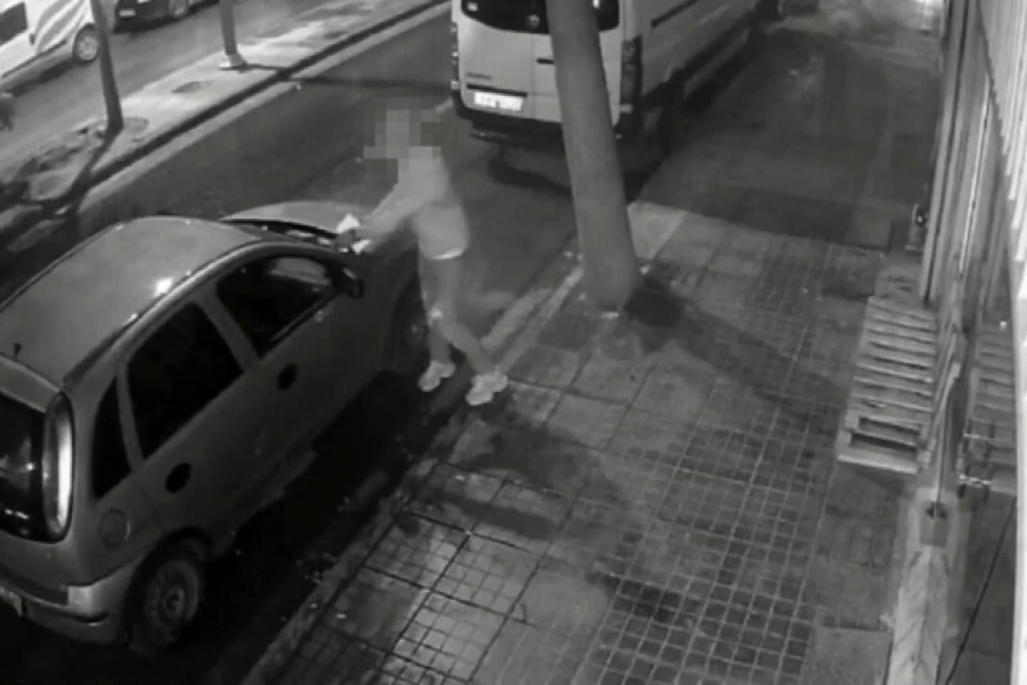 Ηράκλειο: Ταυτοποιήθηκε μία 36χρονη για την διαπόμπευση 52χρονης με τα φυλλάδια - Αναζητείται ένας άνδρας - Lawandorder.gr