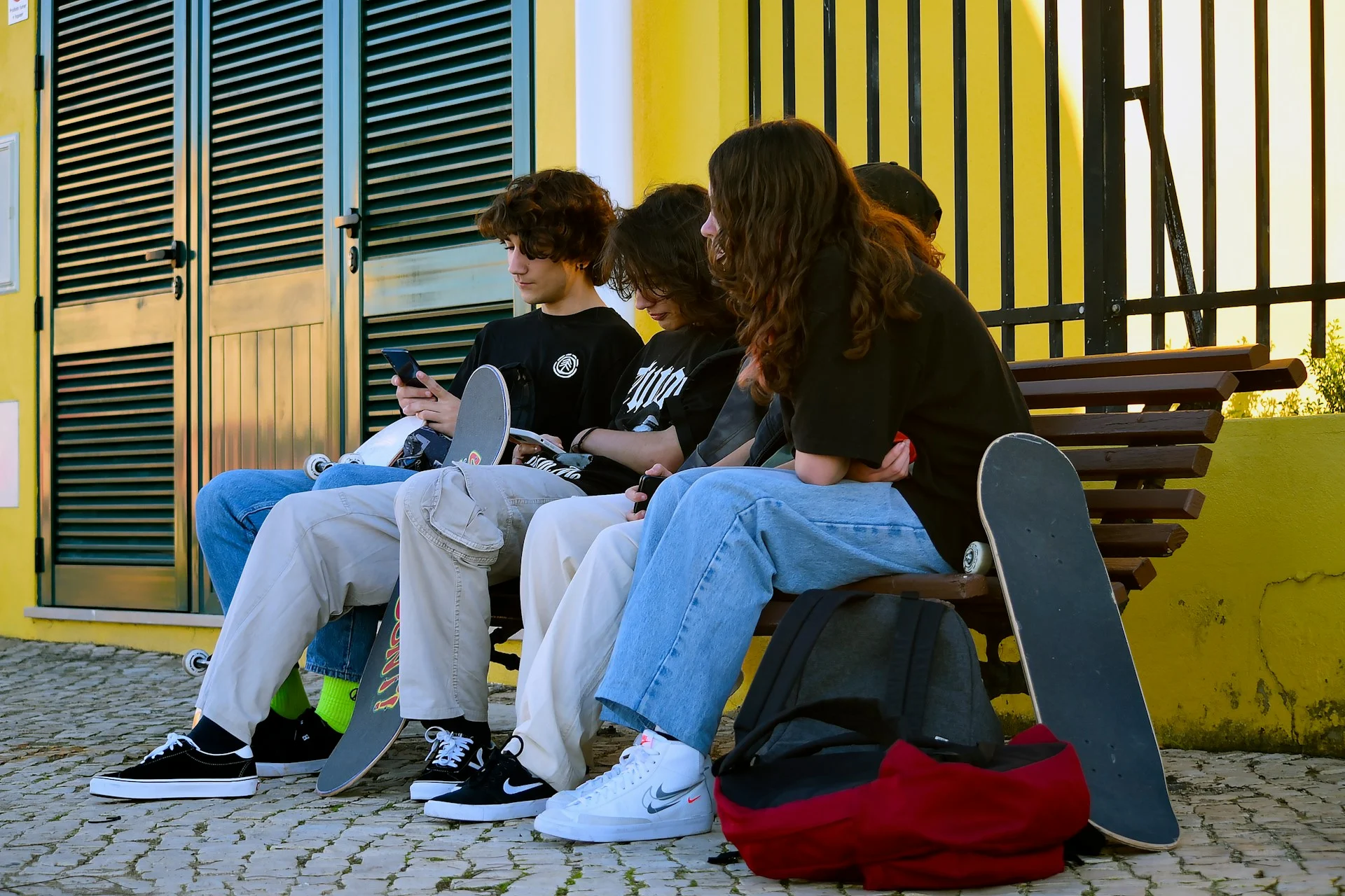Παπαστεργίου: Τέλος τα social για τους κάτω των 15 από 1η Ιανουρίου - Πώς θα λειτουργήσει η επαλήθευση ηλικίας - Ποια ευθύνη έχουν οι γονείς