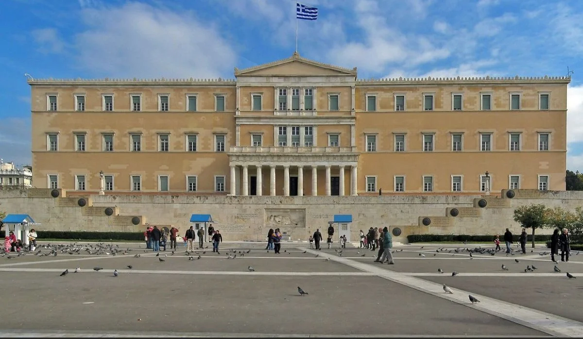 Μνημείο Αγνώστου Στρατιώτη: Το μάρμαρο παίρνει τη θέση της ασφάλτου