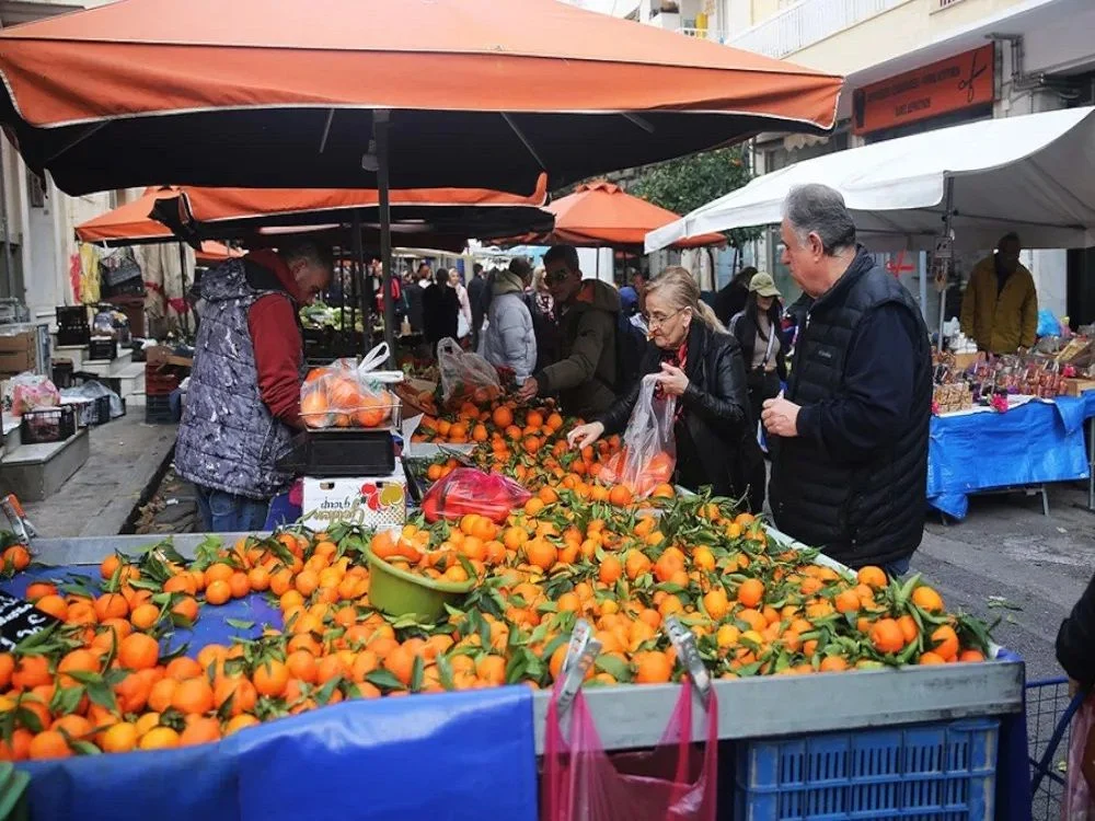 Πιλοτική λειτουργία απογευματινών λαϊκών αγορών σε Αθήνα και Πειραιά εντός 2027