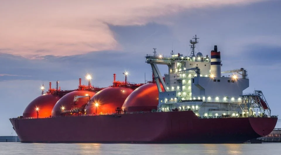 Γιατί η αγορά LNG παραμένει όμηρος του Ιράν – Ο κίνδυνος νέας ενεργειακής κρίσης στην Ευρώπη | Moneyreview.gr