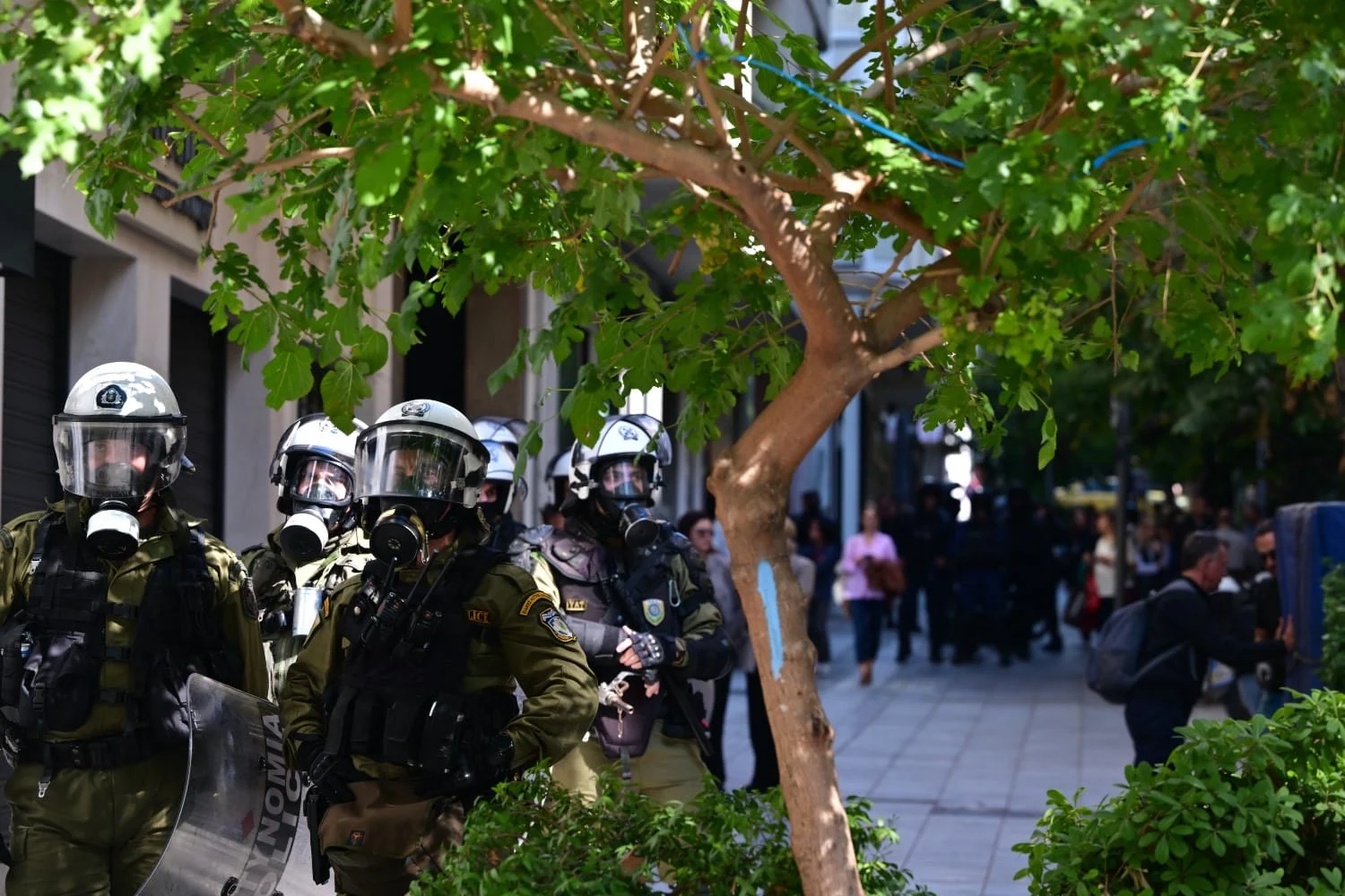 Ένταση στην Ομόνοια μετά το πανεκπαιδευτικό συλλαλητήριο: Ανήλικοι πέταξαν πέτρες σε διμοιρία των ΜΑΤ - Τέσσερις προσαγωγές