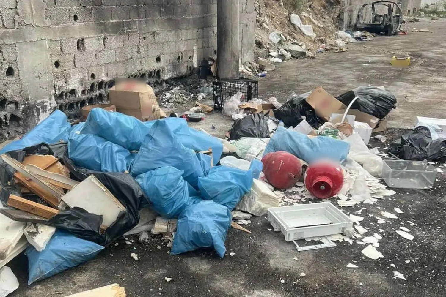 Ζεφύρι: Συνελήφθησαν δύο άτομα που έριξαν μπάζα και φιάλες υγραερίου σε οικόπεδο - Lawandorder.gr