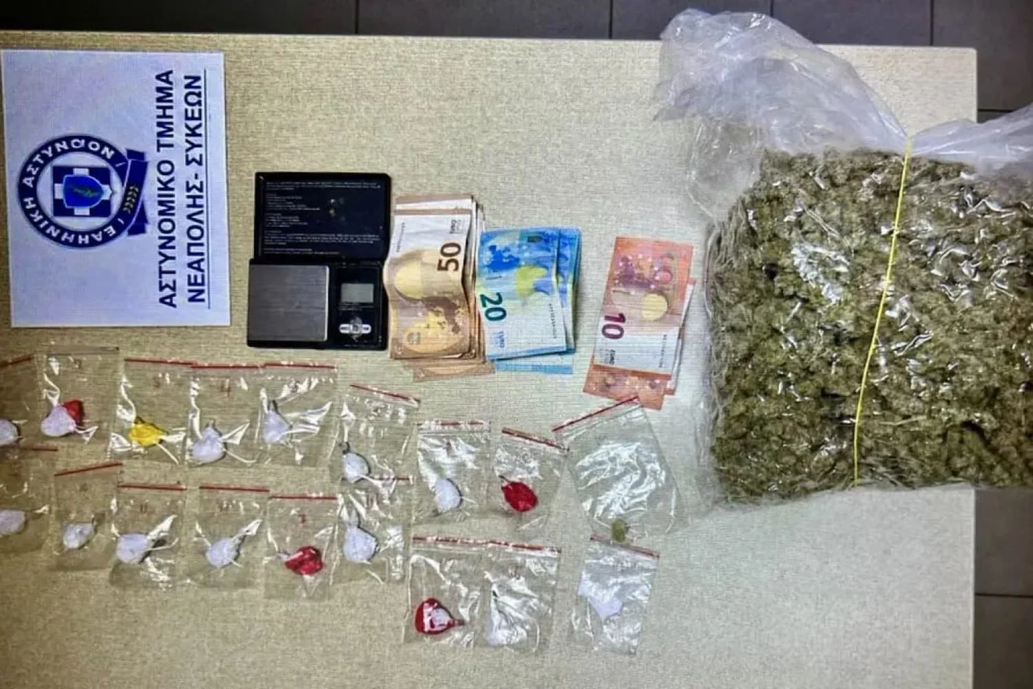 Θεσσαλονίκη: Συνελήφθη 18χρονος για διακίνηση ναρκωτικών - Κατασχέθηκαν κοκαΐνη και κάνναβη - Lawandorder.gr