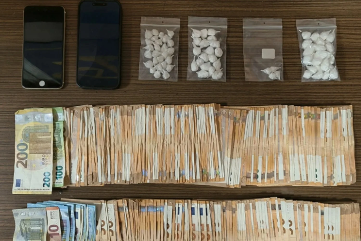 Αθήνα: Συνελήφθη 37χρονος για διακίνηση ναρκωτικών - Επιτέθηκε σε αστυνομικούς - Lawandorder.gr