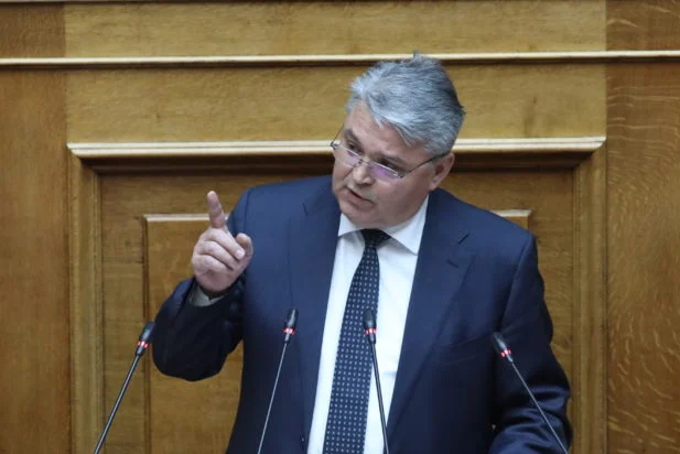 Δημήτρης Νατσιός στον Realfm 97,8: «Ο κόσμος ασχολείται με το καρβέλι και την ακρίβεια, όχι με τους Καρβέλες»