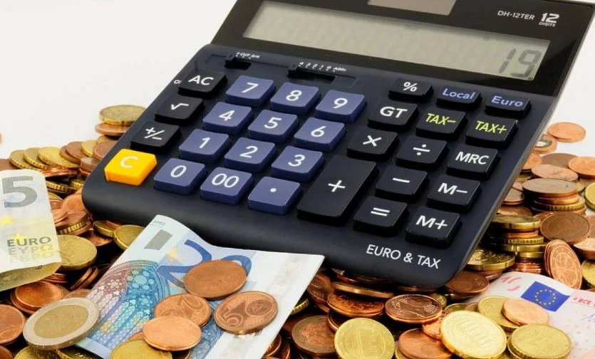 Βουλή: Κατατέθηκε το νομοσχέδιο για την προστασία των συνεπών οφειλετών - Τι αλλάζει