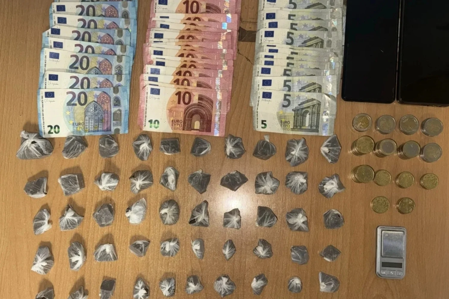 Ομόνοια: Χειροπέδες σε 28χρονο για διακίνηση ναρκωτικών – Επιχείρησε να διαφύγει τη σύλληψη