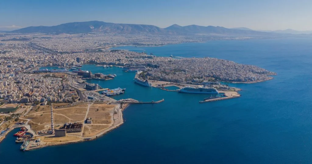 Σταδιακή αποκατάσταση ακτοπλοϊκών δρομολογίων από Πειραιά και Ραφήνα