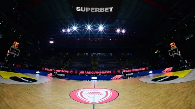Ολυμπιακός: "Κοκκίνισε" η SUNEL Arena - Οι εικόνες από την "μεταμόρφωση" του γηπέδου