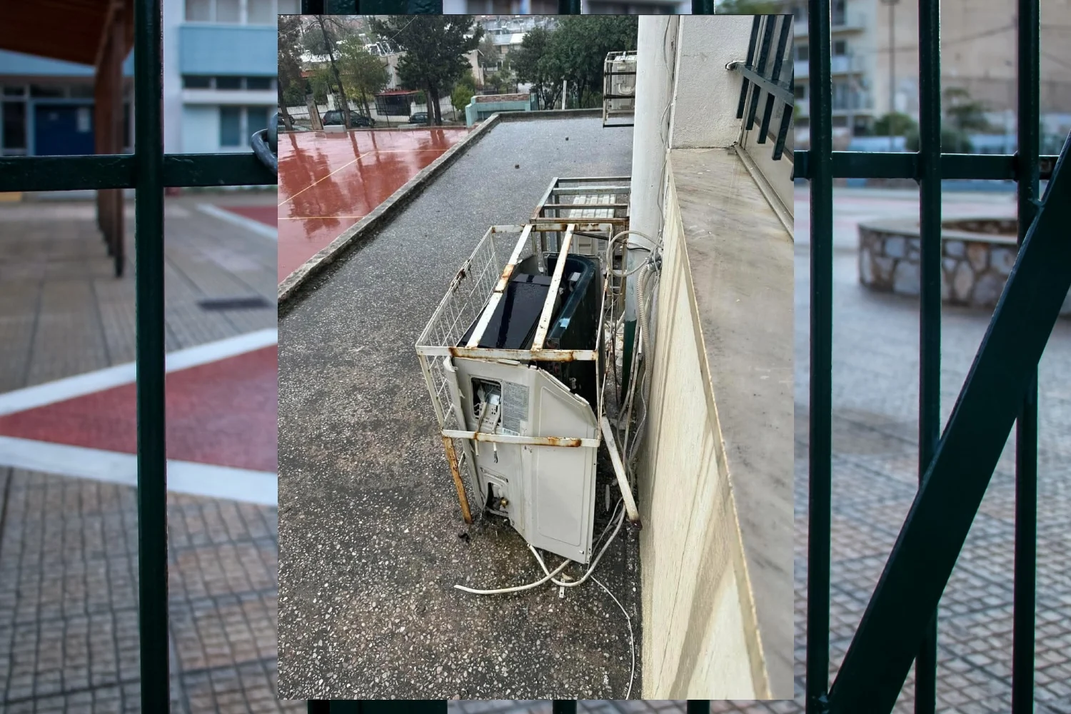 Μενίδι: Ρομά ρημάζουν τα σχολεία για λίγα ευρώ – Ξήλωσαν τις βρύσες, άρπαξαν τον χαλκό από τα κλιματιστικά και άφησαν τους μαθητές χωρίς νερό