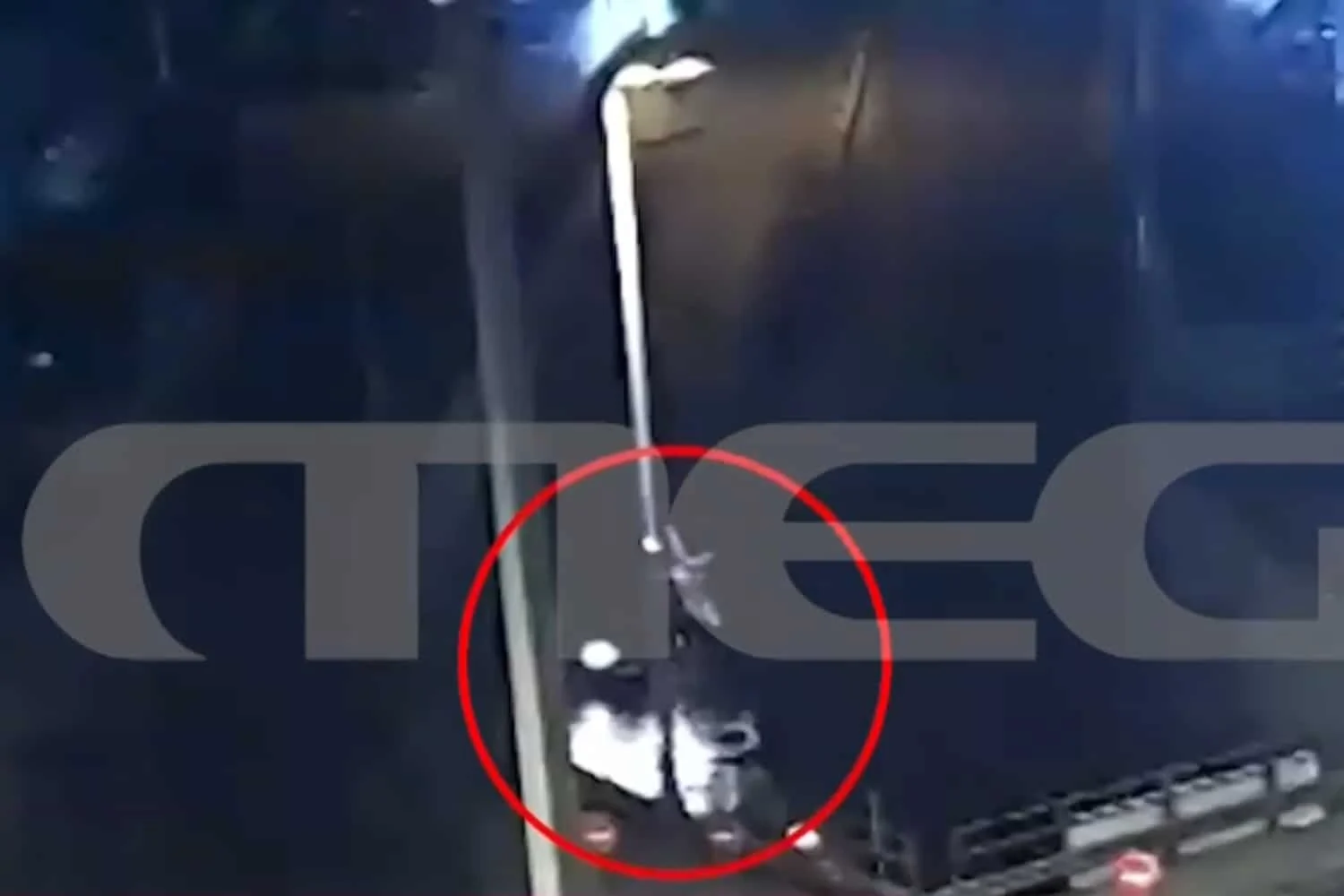 Καλλιθέα: Σοκαριστικό βίντεο από το τροχαίο με τρεις τραυματίες στη Λεωφόρο Συγγρού