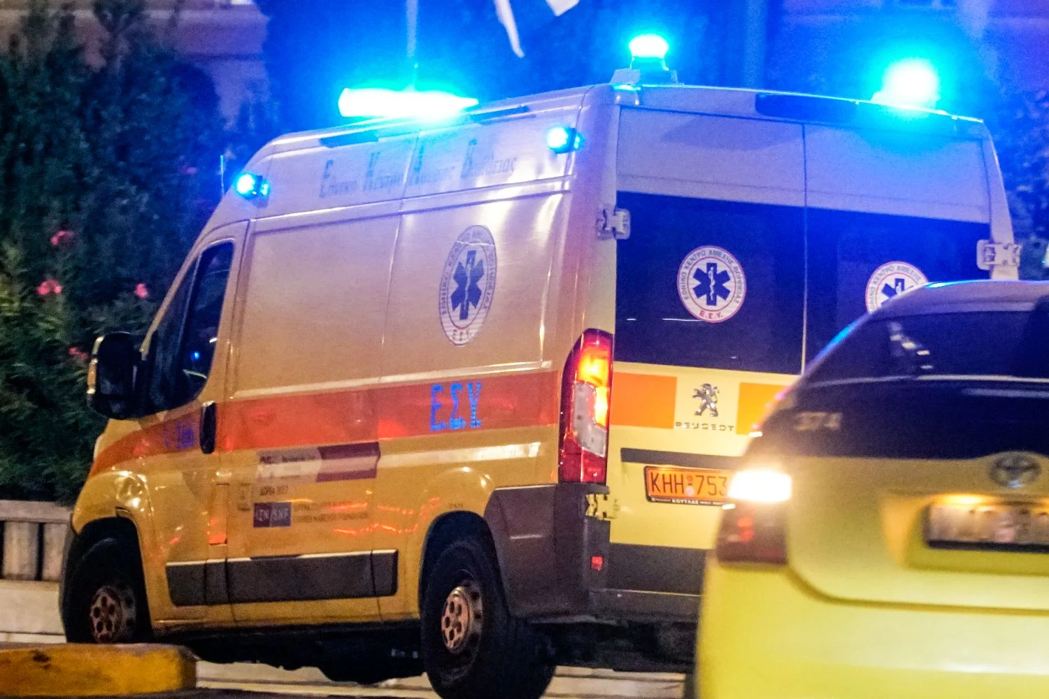 Λαύριο: 32χρονος επιτέθηκε με μαχαίρι στην πρώην του και τον σύντροφό της μπροστά στα δύο παιδιά τους - Lawandorder.gr