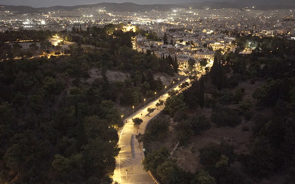 Το Ίδρυμα Ωνάση παρέδωσε στον Δήμο Αθηναίων τον αναβαθμισμένο φωτισμό των οδών Διονυσίου Αρεοπαγίτου και Αποστόλου Παύλου